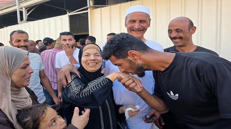 وصول 88 مريضا ومرافقيهم إلى قطاع غزة عبر معبر أبو سالم بتنسيق من اللجنة الدولية للصليب الأحمر، حيث كانوا يتلقون العلاج في مستشفيات الضفة الغربية وأراضي الـ48 قبل اندلاع الحرب