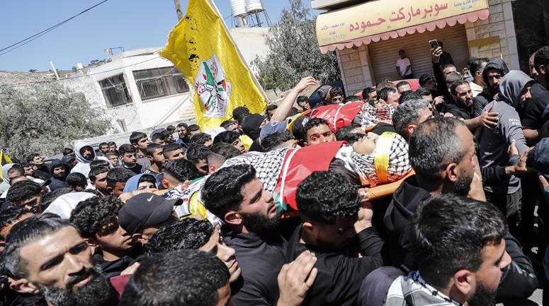 تشييع جثماني الشهيدين أوس حمدي النعسان (14 عاما) و جهاد مرزوق أبو نعيم (32 عاما) في بلدة المغير شرق رام الله 