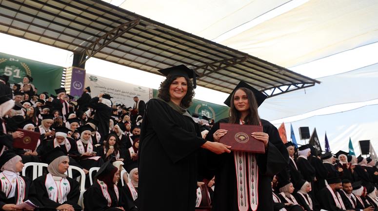 جامعة بيرزيت تحتفل بتخريج الفوج الحادي والخمسين من طلبتها