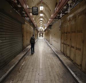 الإضراب الشامل يعم مدينة نابلس رفضاً لإقرار الكنيست"قانون إعدام الأسرى"