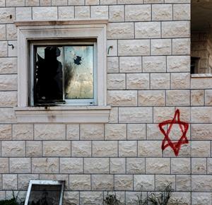 آثار الدمار والتخريب في ممتلكات المواطنين في بلدة الفندقومية جنوب جنين نتيجة اعتداءات المستوطنين على البلدة الليلة الماضية.