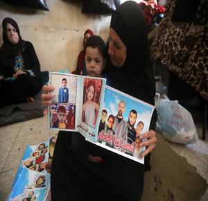 الطفل حمزة الرباعي ولد بعد استشهاد والدته، وهو النجي الوحيد من عائلته بعد استشهاد والديه وإخوته الثلاثة، ويعيش مع أقارب والده في مركز إيواء في غزة