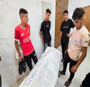 وداع الشهيد بلال أبو موسى في مجمع ناصر الطبي بمدينة خان يونس، بعد ارتقائه برصاص جيش الاحتلال الإسرائيلي بمنطقة المواصي جنوب قطاع غزة.
