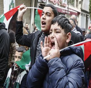  مسيرة منددة بقرار هيئة الكنيست بإعدام الاسرى