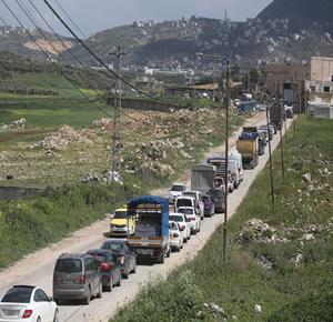 قوات الاحتلال تعيق تنقل المواطنين وتشدد من من إجراءاتها العسكرية على حاجز عناب العسكري شرق طولكرم