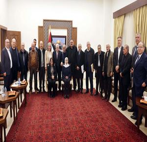 الرئيس محمود عباس، خلال ترؤسه اجتماع اللجنة التحضيرية للمؤتمر العام الثامن لحركة "فتح"