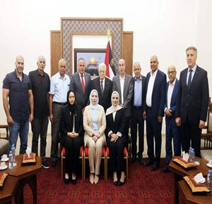 الرئيس محمود عباس، يستقبل وفدا من بلدية جنين، ضم رئيس المجلس البلدي محمد جرار، وأعضاء المجلس المنتخبين