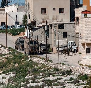  قوات الاحتلال خلال اقتحامها بلدة صانور جنوب جنين