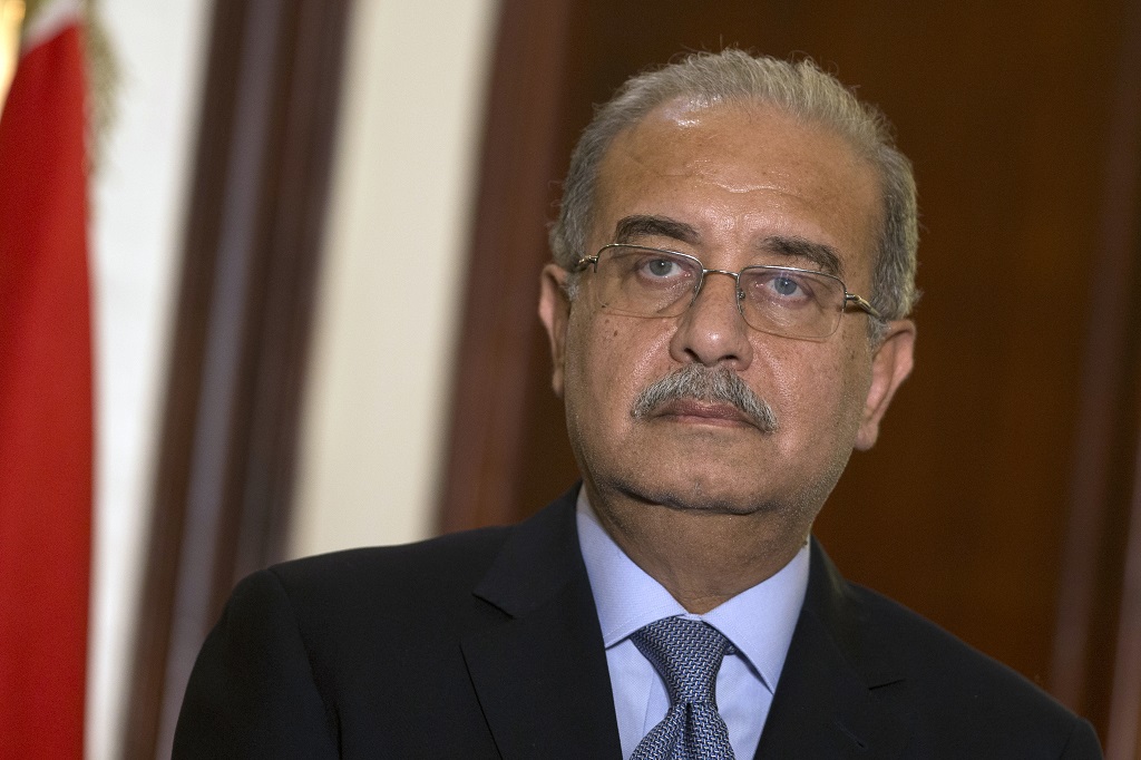 رئيس الوزراء المصري السابق شريف إسماعيل الذي توفي اليوم عن عمر ناهز 67 عاما (أرشيف: أ ف ب)