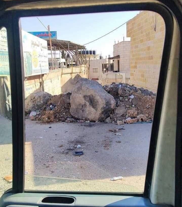 الاحتلال يغلق عدة مداخل للمخيم بالسواتر الترابية في اقتحامها المستمر منذ فجر اليوم