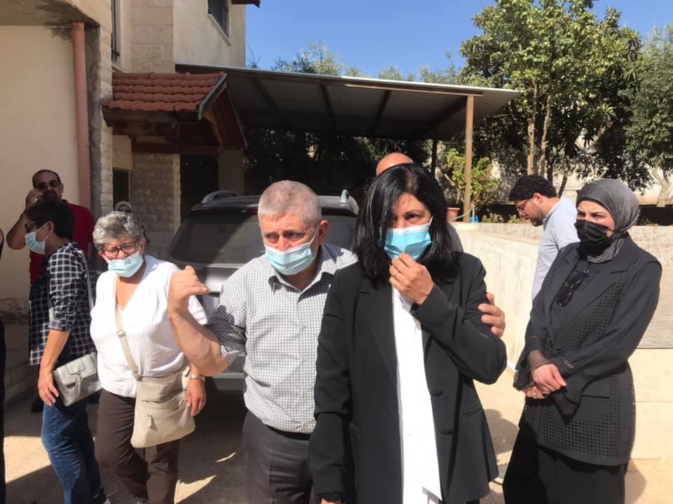 المناضلة خالدة جرار بعد الإفراج عنها من سجون الاحتلال (عدسة: ثائر أبو بكر /وفا)