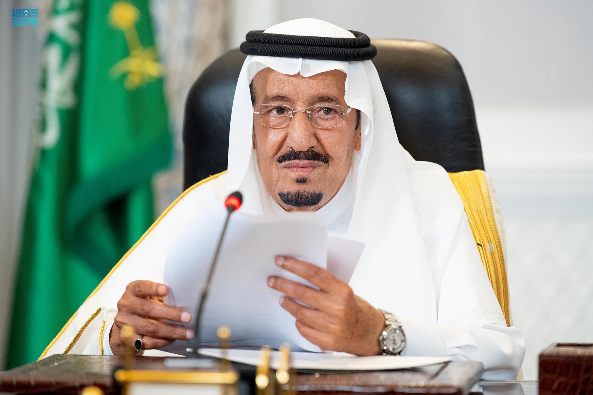 خادم الحرمين الشريفين الملك سلمان بن عبد العزيز آل سعود خلال إلقاء الكلمة عبر الاتصال المرئي  