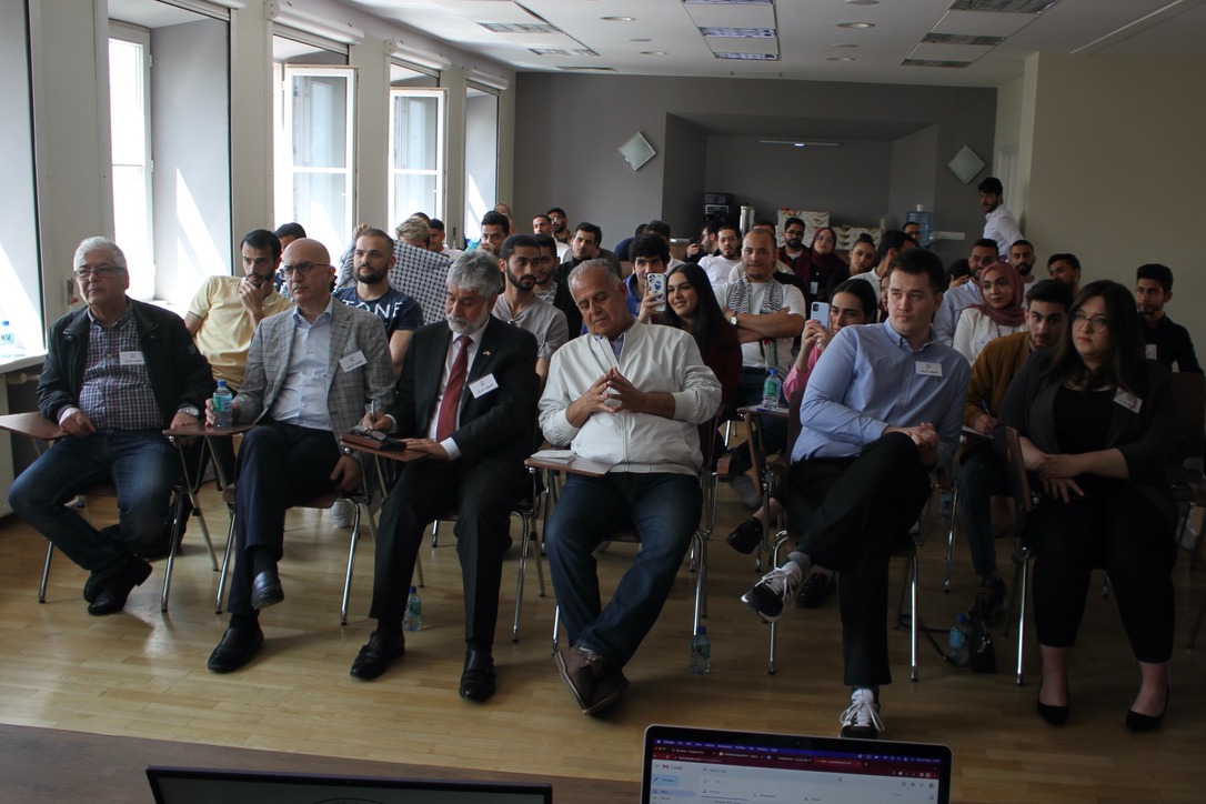 جانب من المؤتمر 