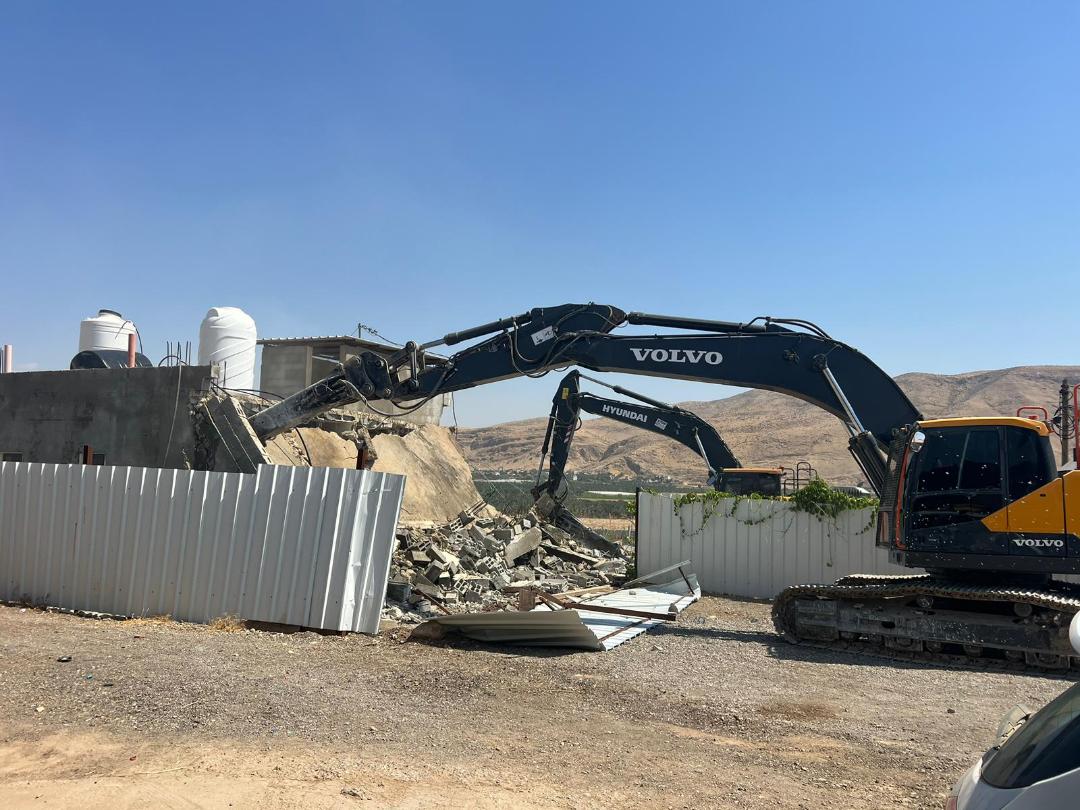 خلال عملية الهدم