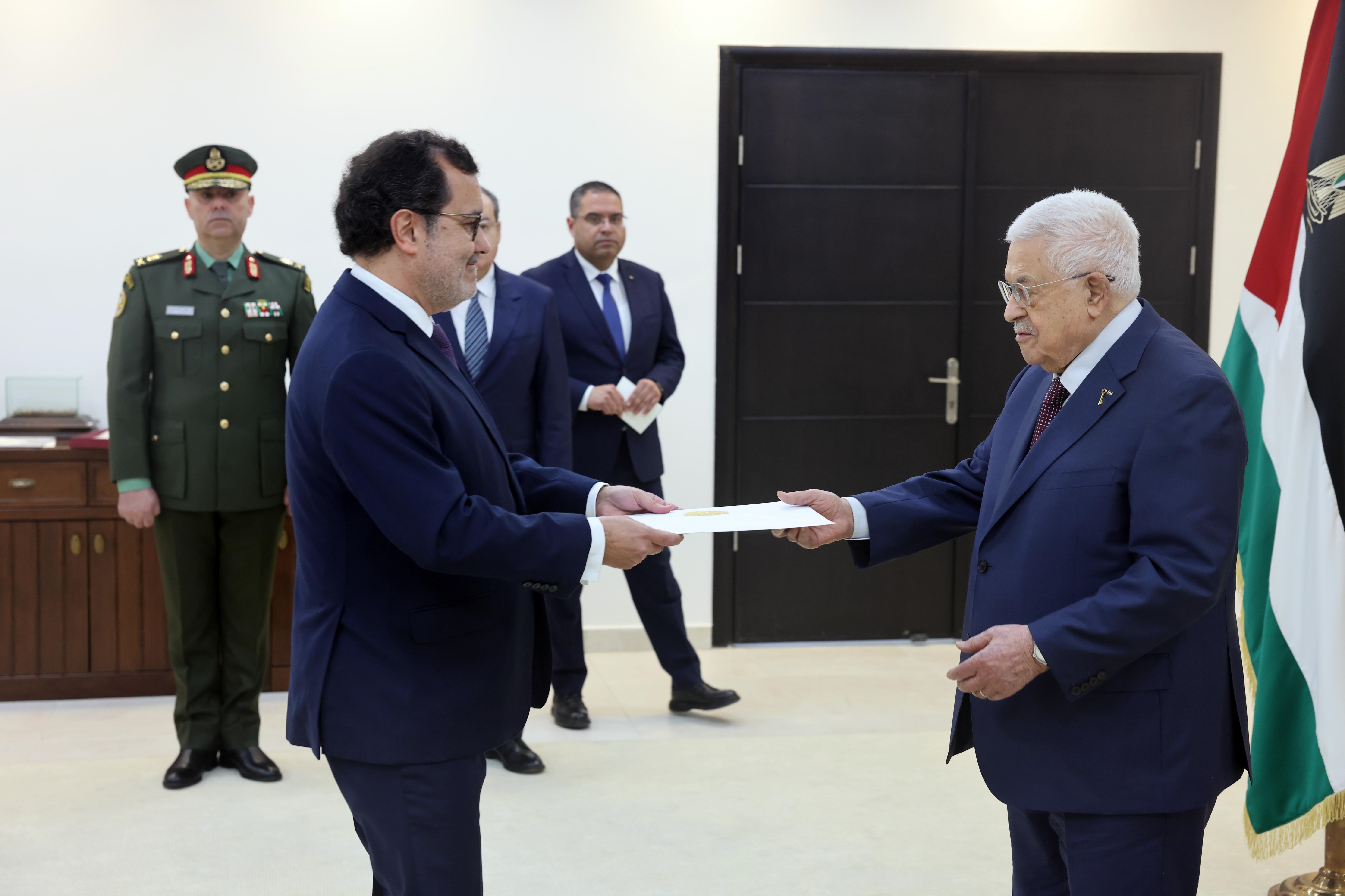 الرئيس يتقبل أوراق اعتماد رئيس مكتب تمثيل جمهورية البرتغال لدى دولة فلسطين