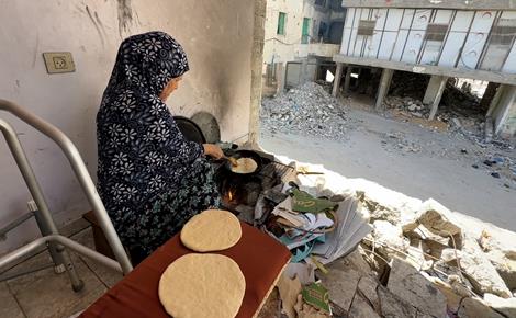 غزيون يعيشون في أبراج متضررة يخشون من انهيارها