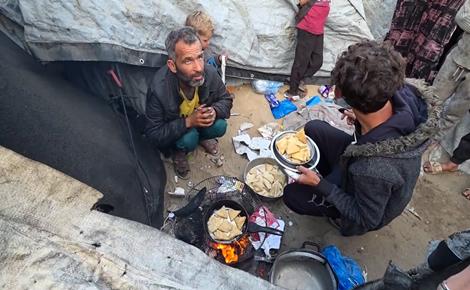 شحّ غاز الطهي يدفع النازحين لاستخدام الحطب 