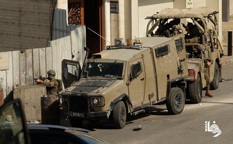 نزوح قسري لعائلات من أحياء في الخليل