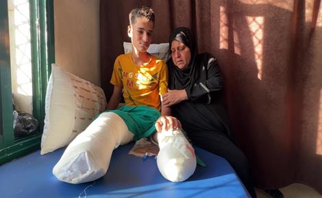 مخلّفات الاحتلال تتربّص بأطفال غزة