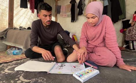 شقيقان من غزة يحاولان التأقلم بعد بتر ساقيهما