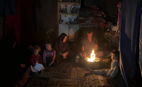 هكذا يقضي النازحون ليلهم في غزة