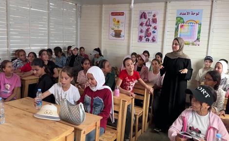 افتتاح مدرسة خشبية في غزة 