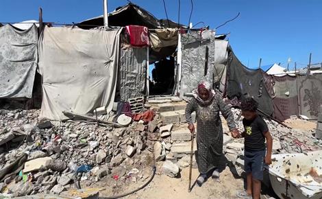 نازحون يستعدون لاستقبال الشتاء في شمال غزة