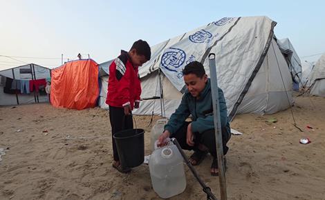 6 أشقاء أيتام يعيشون ظروفا قاسية في خان يونس 